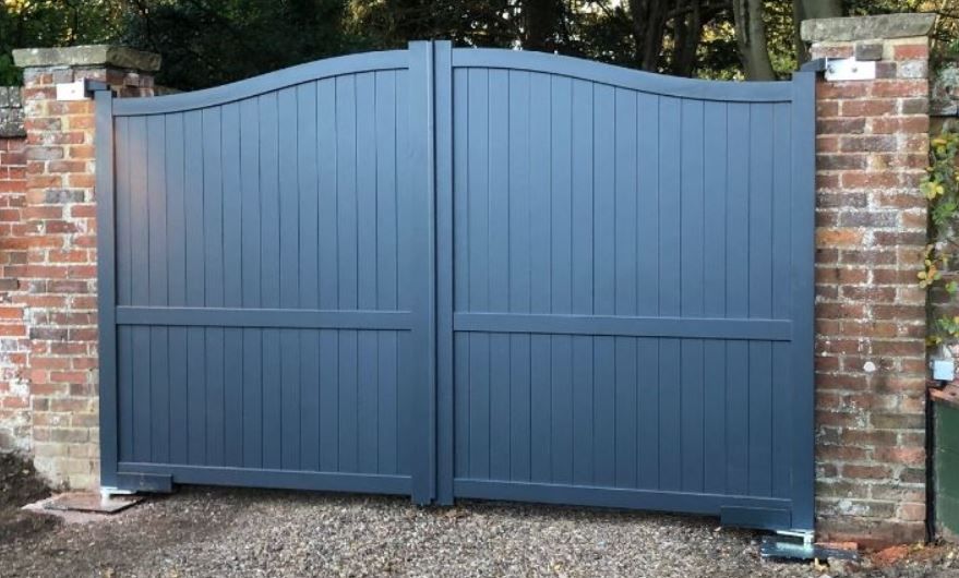 Aluminium arched double gates with an anthracite grey paint finish
