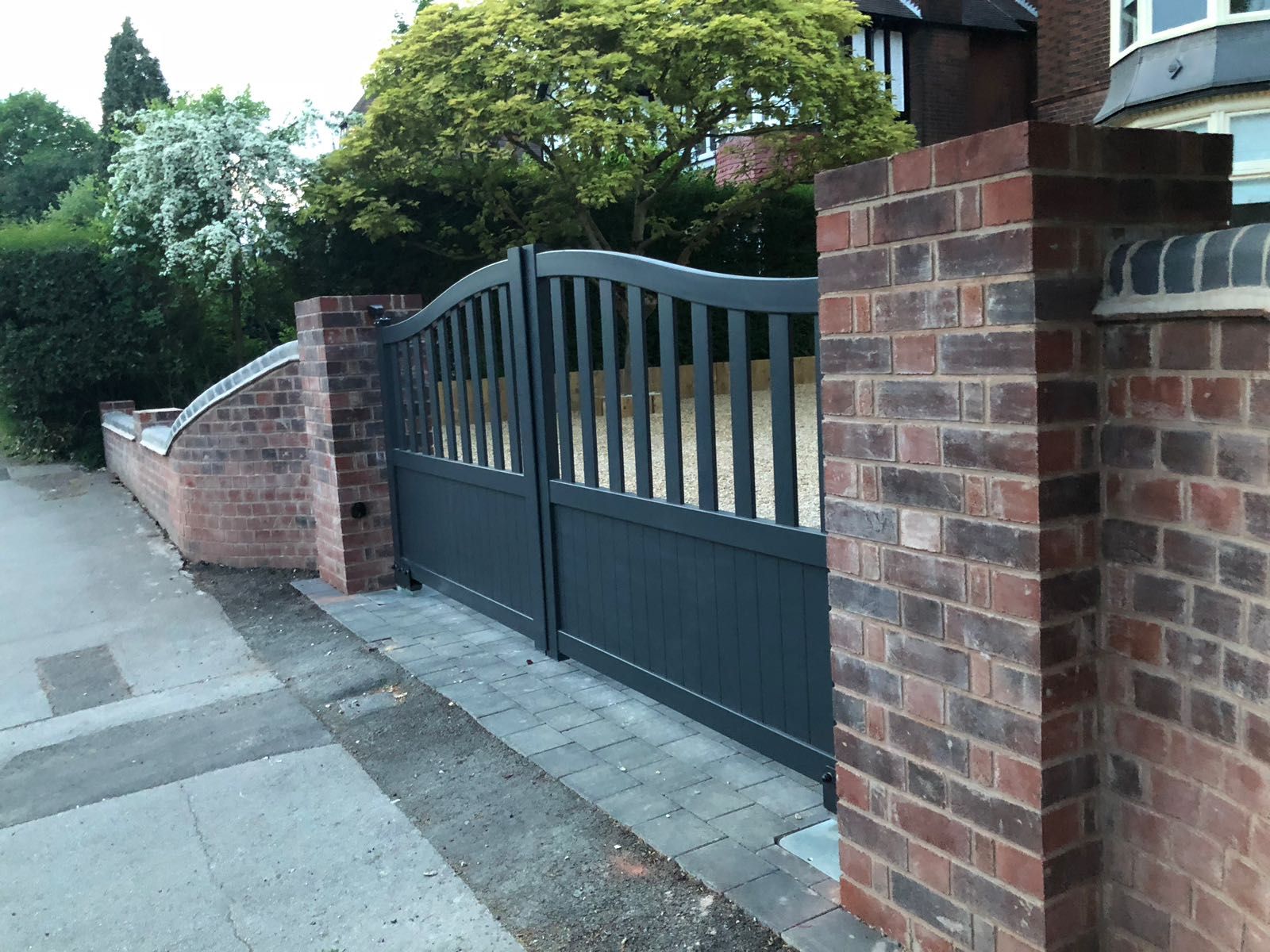 Anthracite grey aluminium gates in a modern property entrance