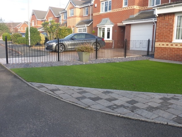 Metal fencing between 2 newbuild properties