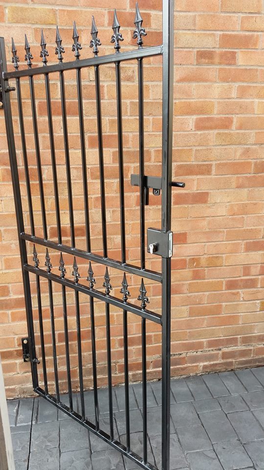 Corfe wrought iron style side gate with hinges mounted direct to brick walls