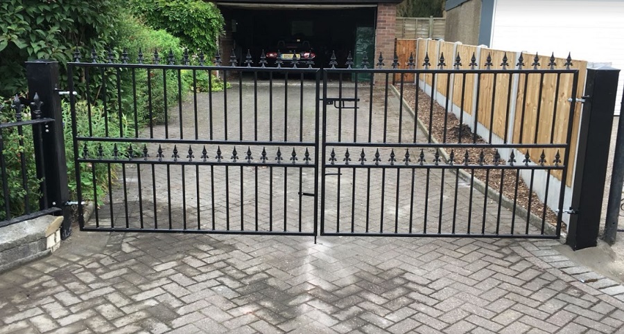 Double metal swing gates